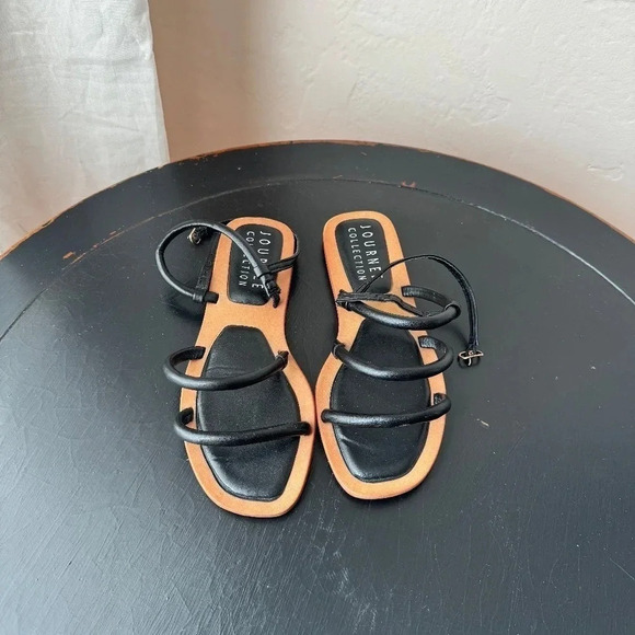 NWOT Journee Collection Karrio Sandal Tan and Black Women’s Size 7 - Picture 5 of 5